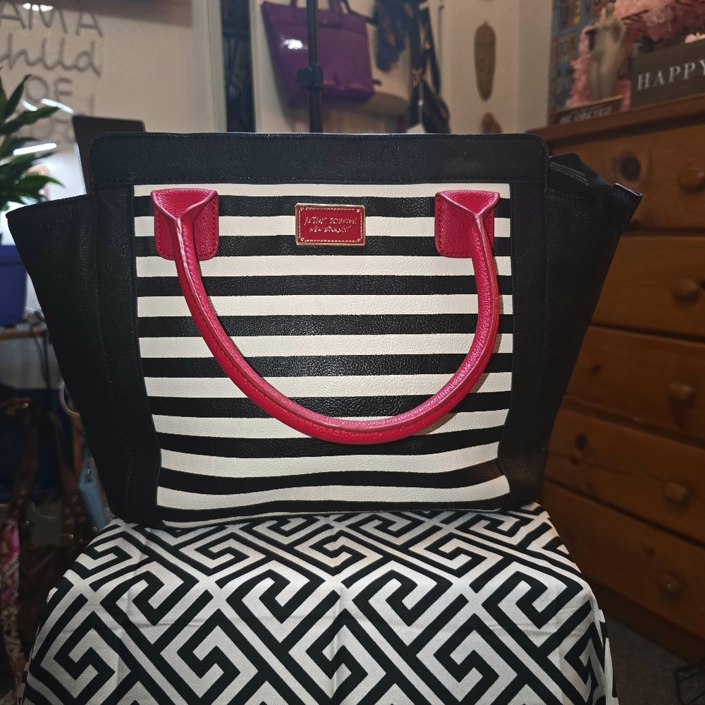 ♦️ Betsey Johnson Black and White Striped Tote with Red Handles NWOT